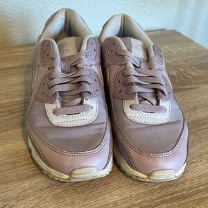 Nike Women's Mauve Sneakers 8.5